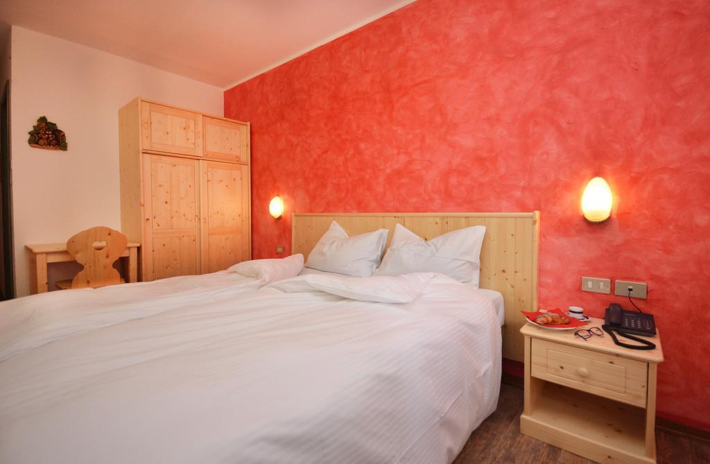 Albergo Sporting Пейо-Фонті Екстер'єр фото