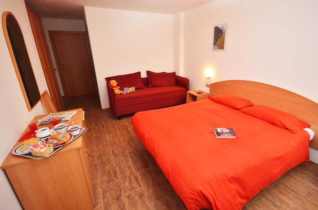 Albergo Sporting Пейо-Фонті Екстер'єр фото